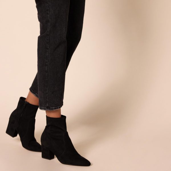 Women's Fitted Stretch Heel Boot
